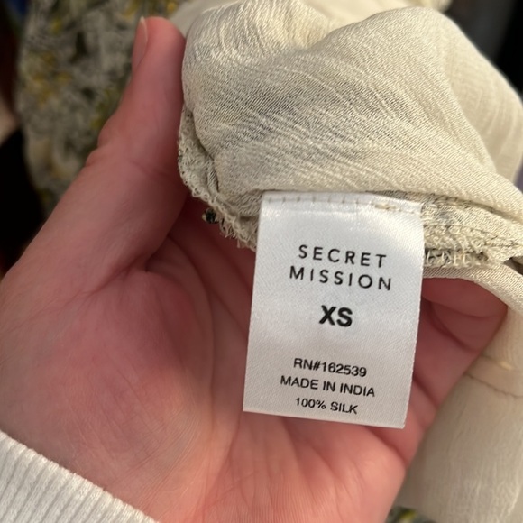 Nieman Marcus Secret Mission Silk Yellow Ditzy Floral Pleated Benazir Mini Dress - Picture 5 of 10